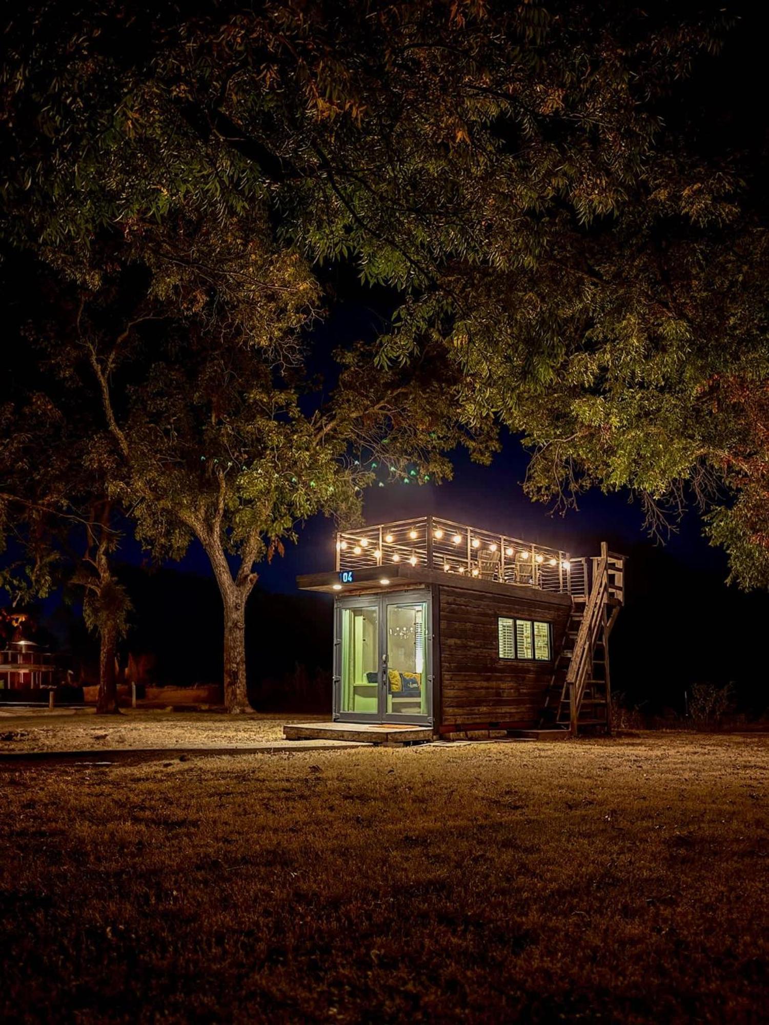 Elegant Container Tiny House Yellow & Blue Waco Exterior photo