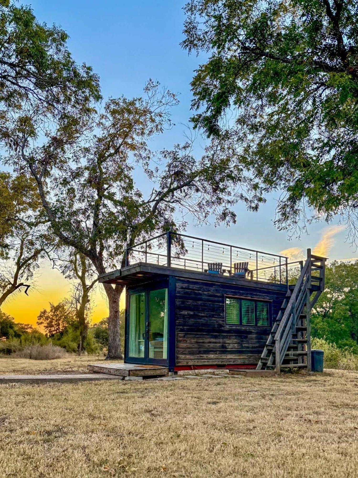 Elegant Container Tiny House Yellow & Blue Waco Exterior photo